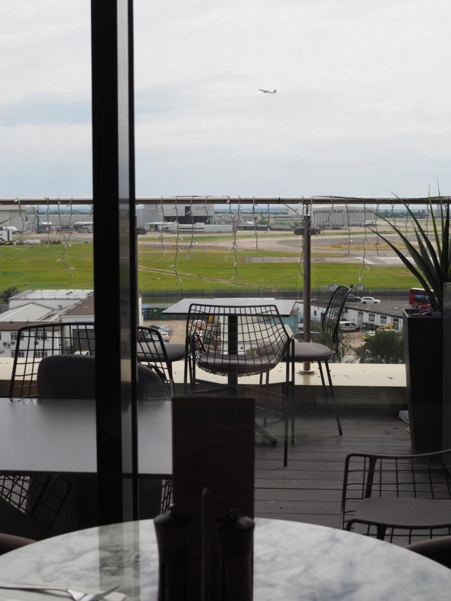 Courtyard By Marriott London Heathrow Airport Harlington (Greater London) Exterior foto