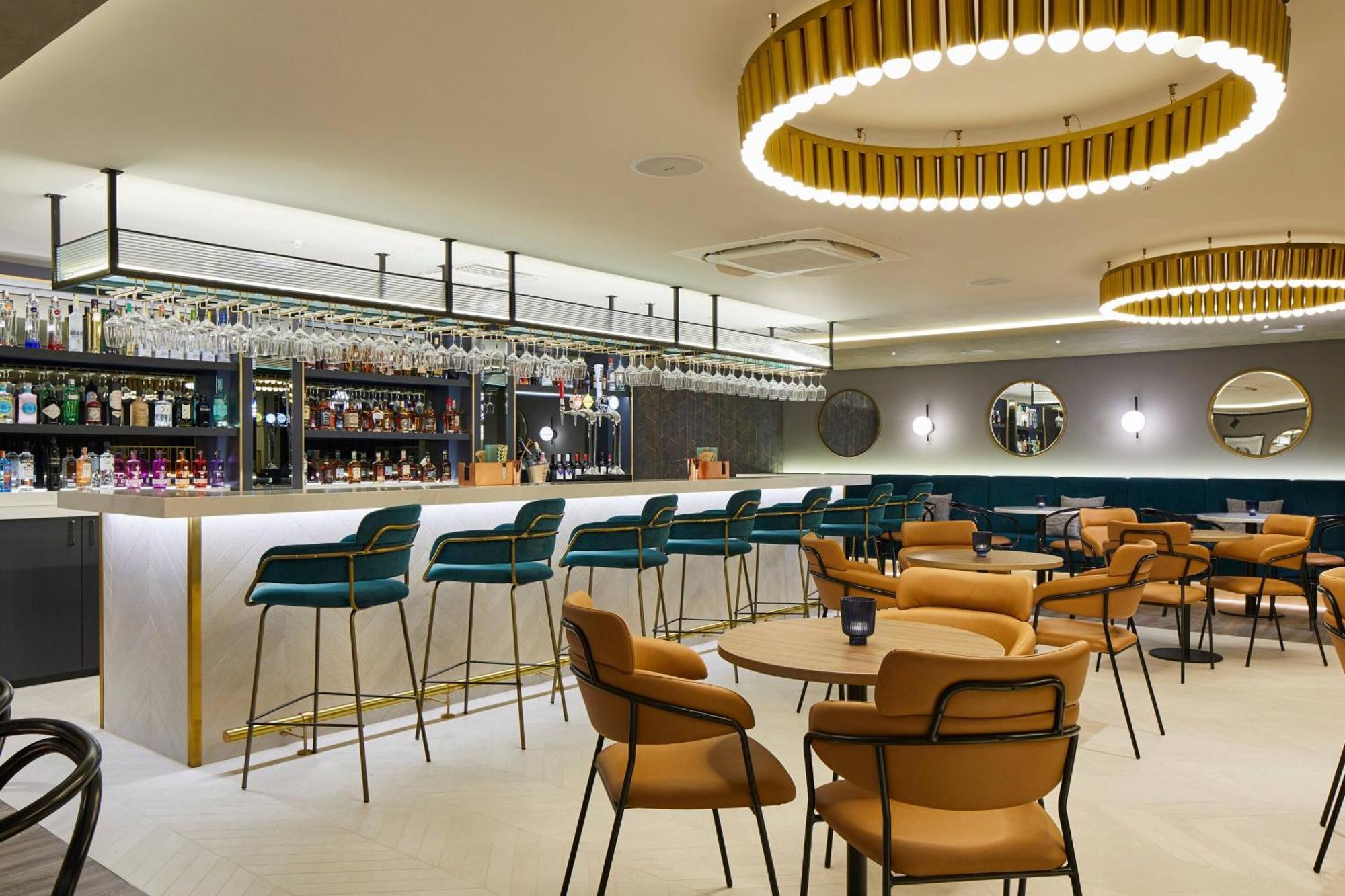 Courtyard By Marriott London Heathrow Airport Harlington (Greater London) Exterior foto