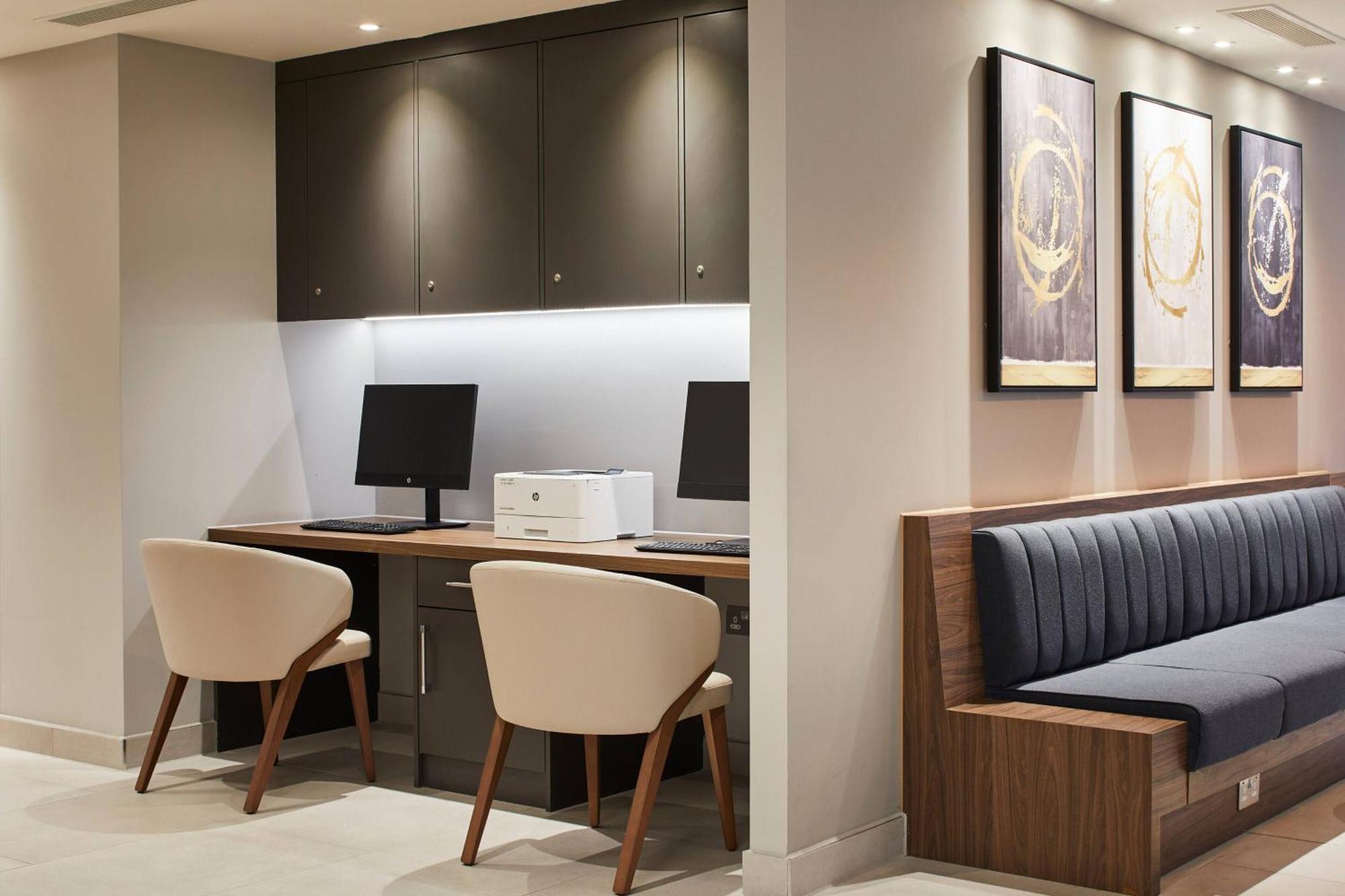 Courtyard By Marriott London Heathrow Airport Harlington (Greater London) Exterior foto