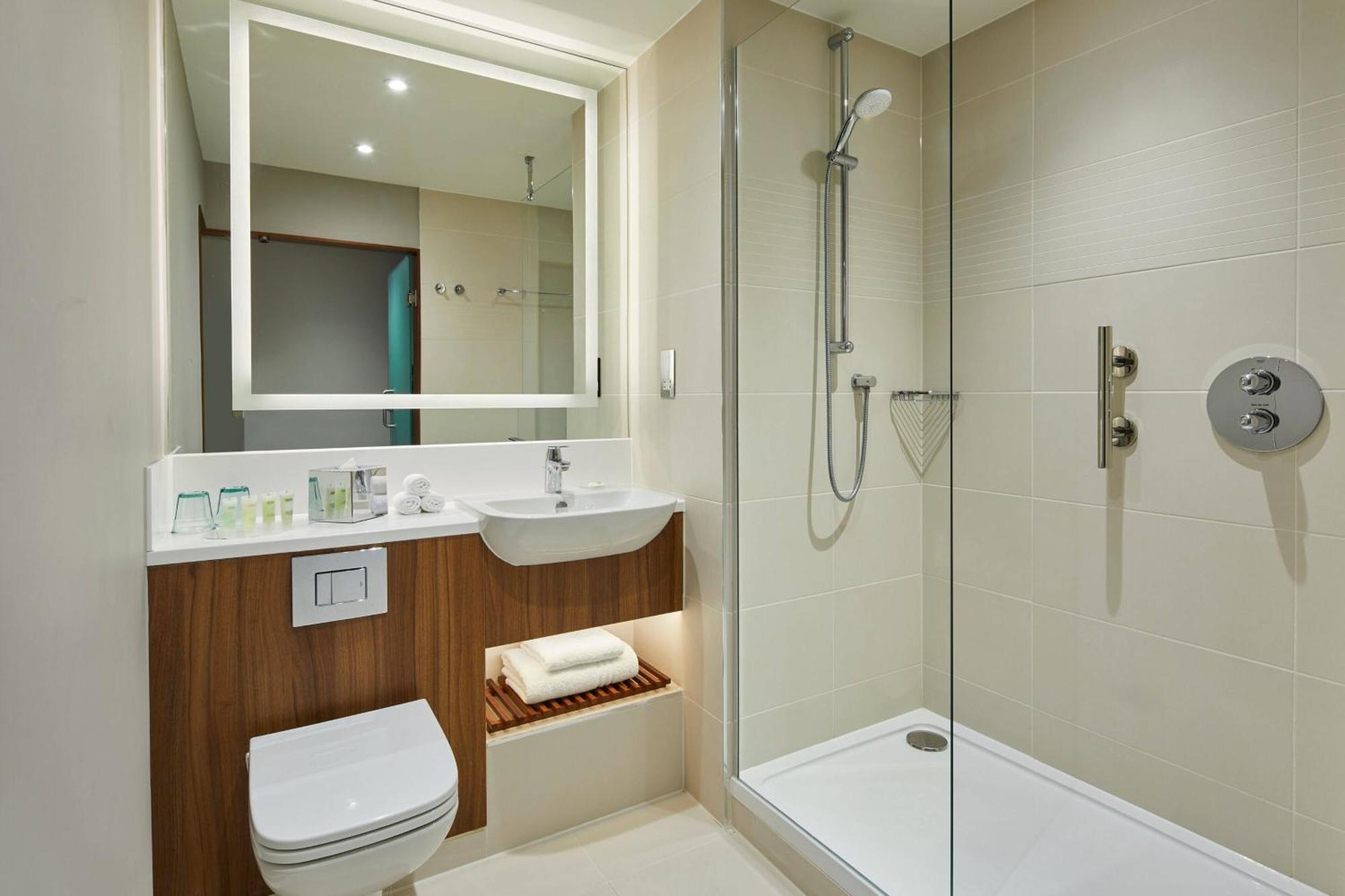Courtyard By Marriott London Heathrow Airport Harlington (Greater London) Exterior foto
