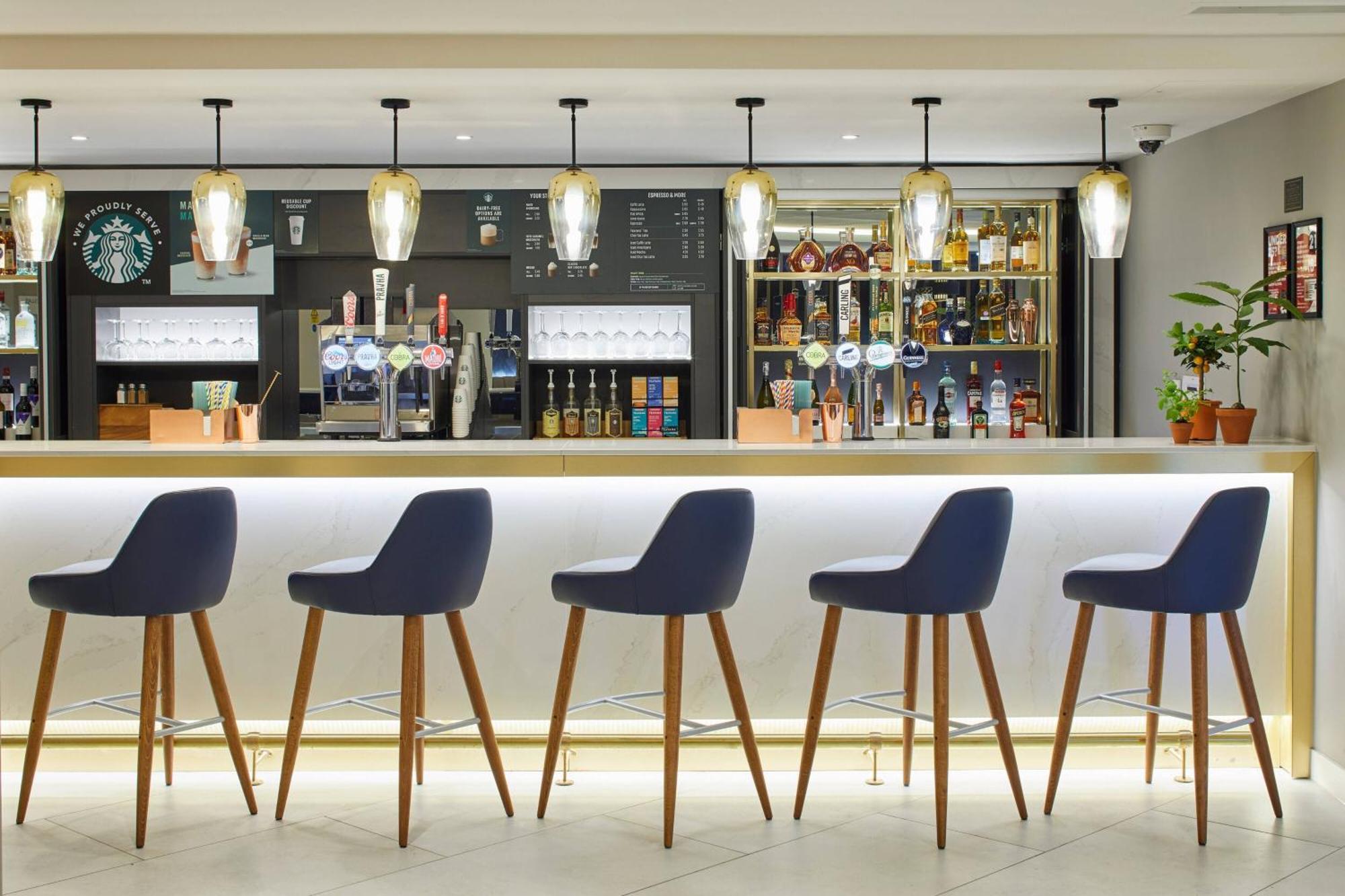 Courtyard By Marriott London Heathrow Airport Harlington (Greater London) Exterior foto