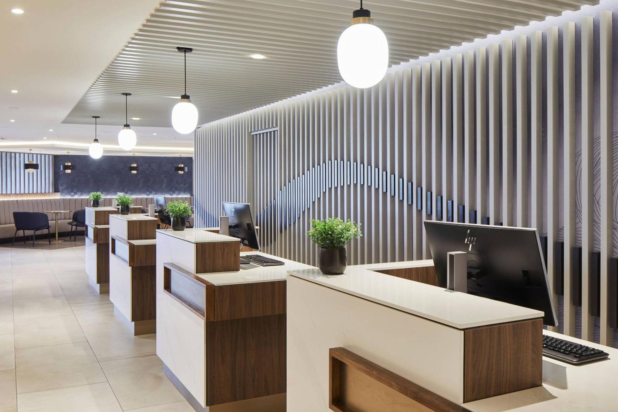 Courtyard By Marriott London Heathrow Airport Harlington (Greater London) Exterior foto